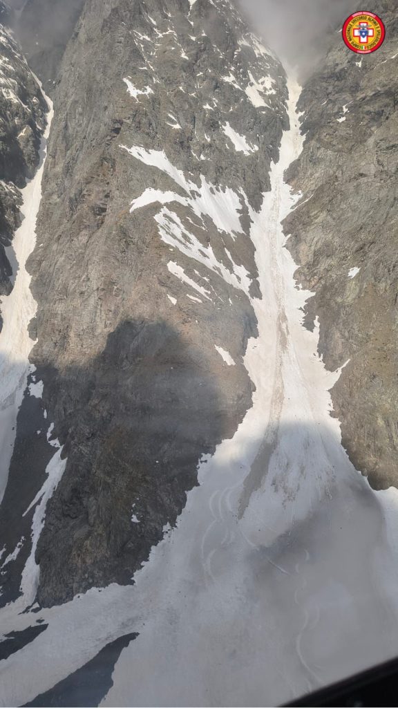 Scopri di più sull'articolo VALBONDIONE: SOCCORSO UN UOMO DI 37 ANNI COLPITO DA UN SASSO A 2500 METRI PER UNA SCARICA DI SASSI