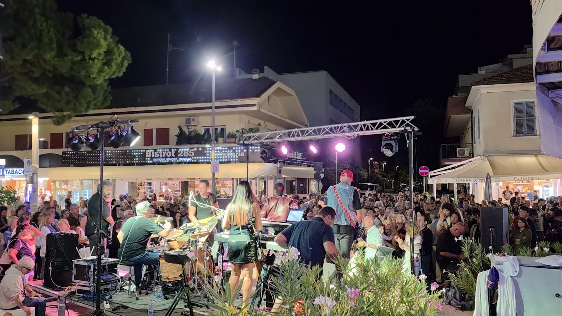 Scopri di più sull'articolo Riccione Alba si accende: un’estate di musica, arte e mercatini