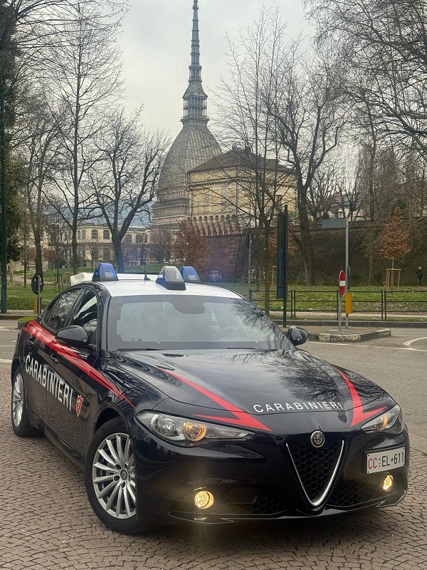 Al momento stai visualizzando Bimbo di 2 anni chiuso in auto nel Torinese: salvato dai Carabinieri