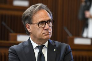 Scopri di più sull'articolo TRIESTE: IL PARTITO DEMOCRATICO ATTACCA LA GIUNTA FEDRIGA SUL VIAGGIO IN AMERICA