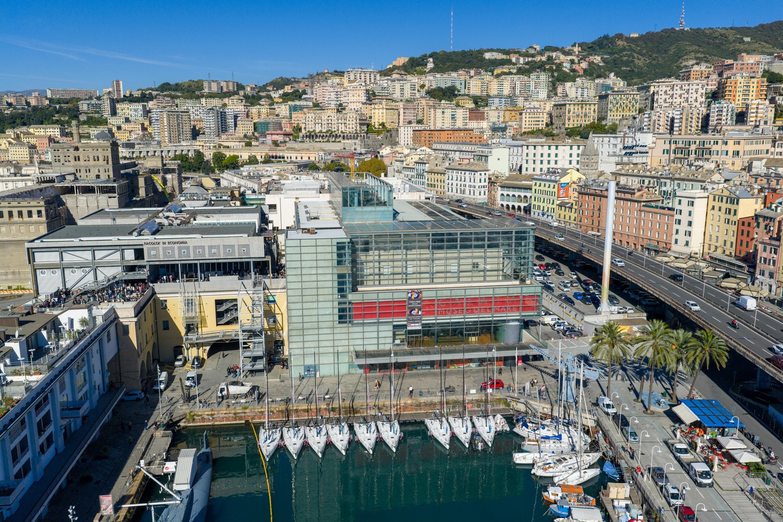 Al momento stai visualizzando Al Galata Museo del Mare l’estate non finisce: aperitivo in terrazza, mostre e la “Notte di Mare e Memorie”