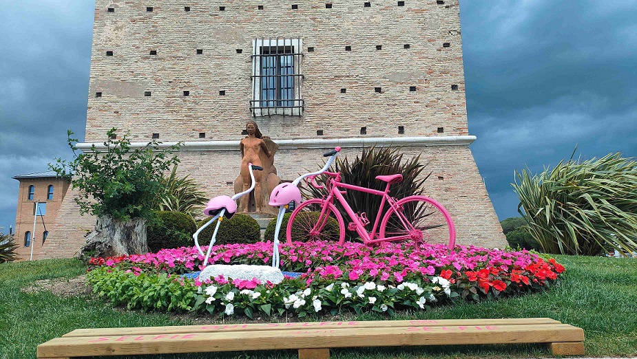 Al momento stai visualizzando Giro d’Italia 2026: domenica 17 maggio da Cervia parte la 9 a tappa La città si tinge di rosa