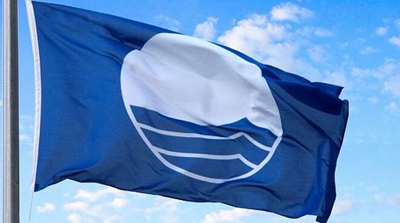Scopri di più sull'articolo Pesaro conferma la Bandiera Blu 2026: premiata la qualità del mare e dell’accoglienza
