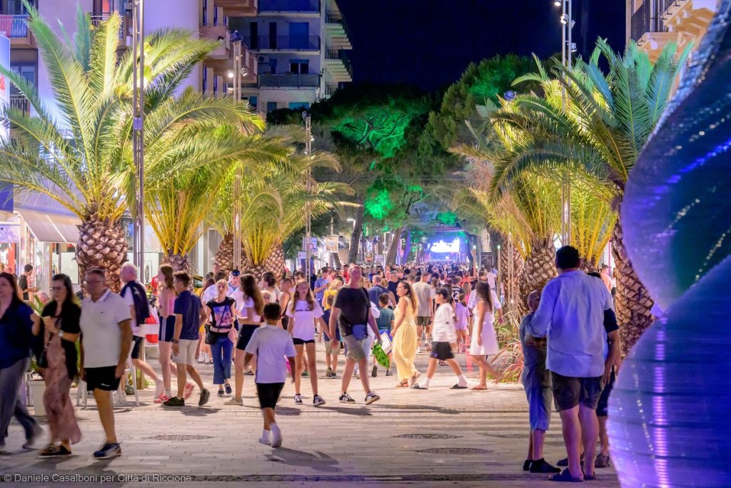 Scopri di più sull'articolo Turismo giovanile e destagionalizzazione: il Comune di Riccione promuove il modello “Abrakadabra”