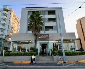 Scopri di più sull'articolo Riccione, colpo notturno al ristorante “La Voglia”: rubati merce e attrezzi per migliaia di euro