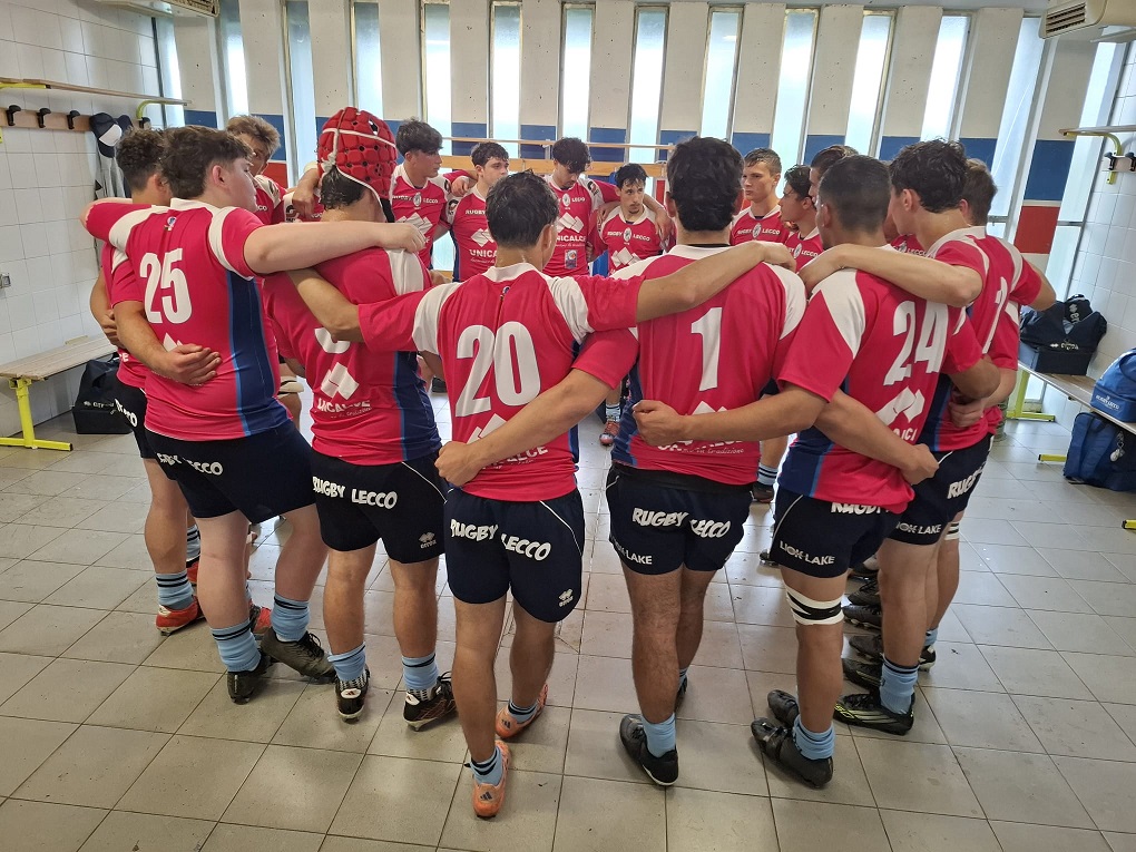 Scopri di più sull'articolo UNDER 18 RUGBY LECCO: STAGIONE POSITIVA E FINALE DEL TROFEO CLAVAREZZA CONQUISTATA
