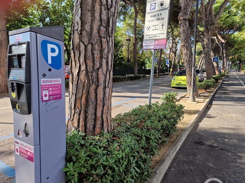 Al momento stai visualizzando Tentativo di truffa con falsi Qr code sui parcometri a Riccione