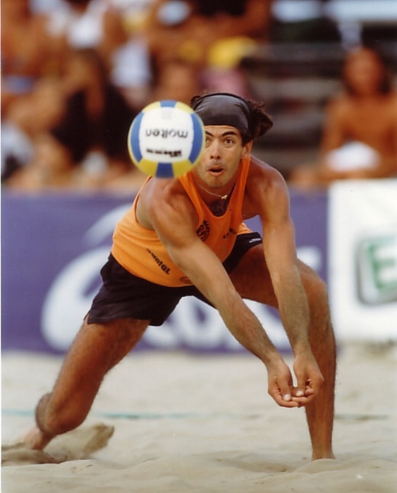 Al momento stai visualizzando ROBERTO MASCIARELLI: «FALCONARA ERA UNA DELLE CAPITALI ITALIANE DEL BEACH VOLLEY»