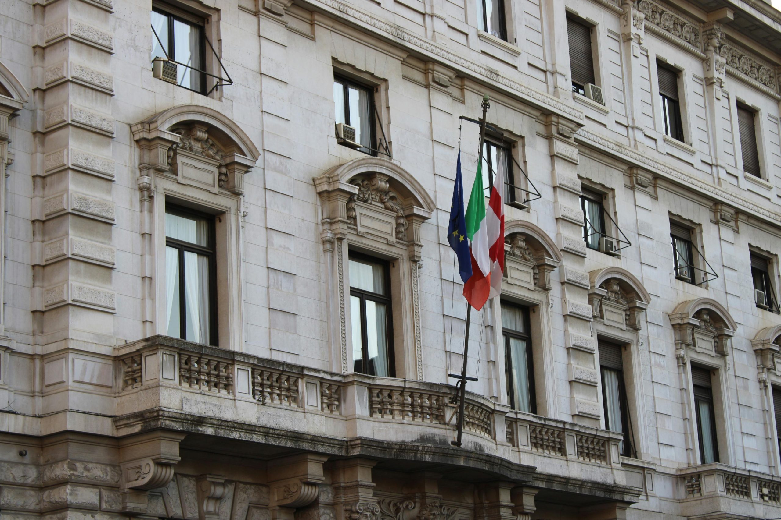 Al momento stai visualizzando LE ORDINANZE COMUNALI QUELLE BELLE IN ITALIA NE ABBIAMO DA RIDERCI SU E DA RABBRIVIDIRE