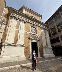 Scopri di più sull'articolo Sant’Ubaldo a Pesaro torna a splendere: ultimato il restauro della facciata, della cupola e delle aree interne