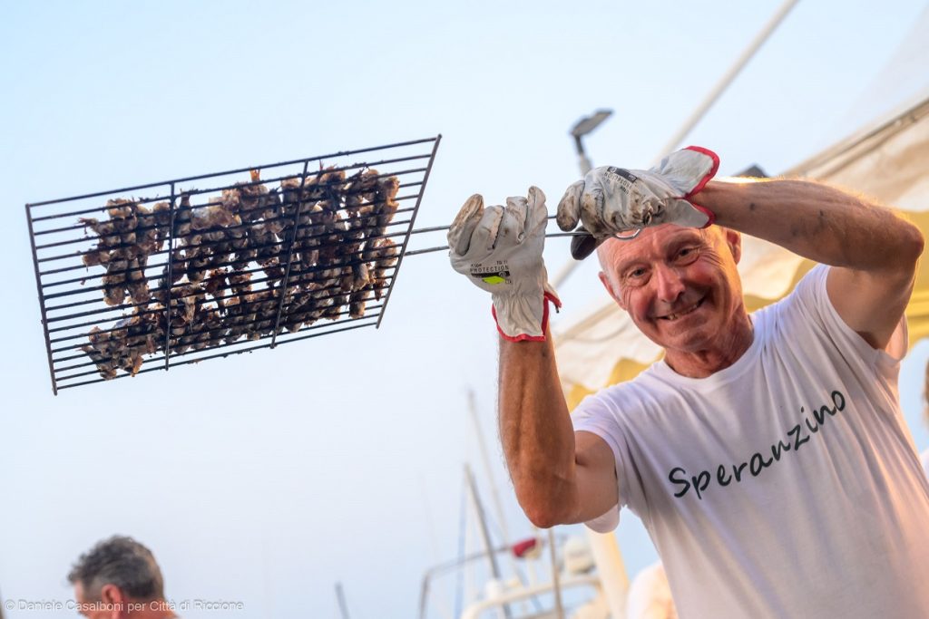 Scopri di più sull'articolo Festa della Rustida a Riccione: la grande tradizione marinara tra musica, piadina e sardoncini