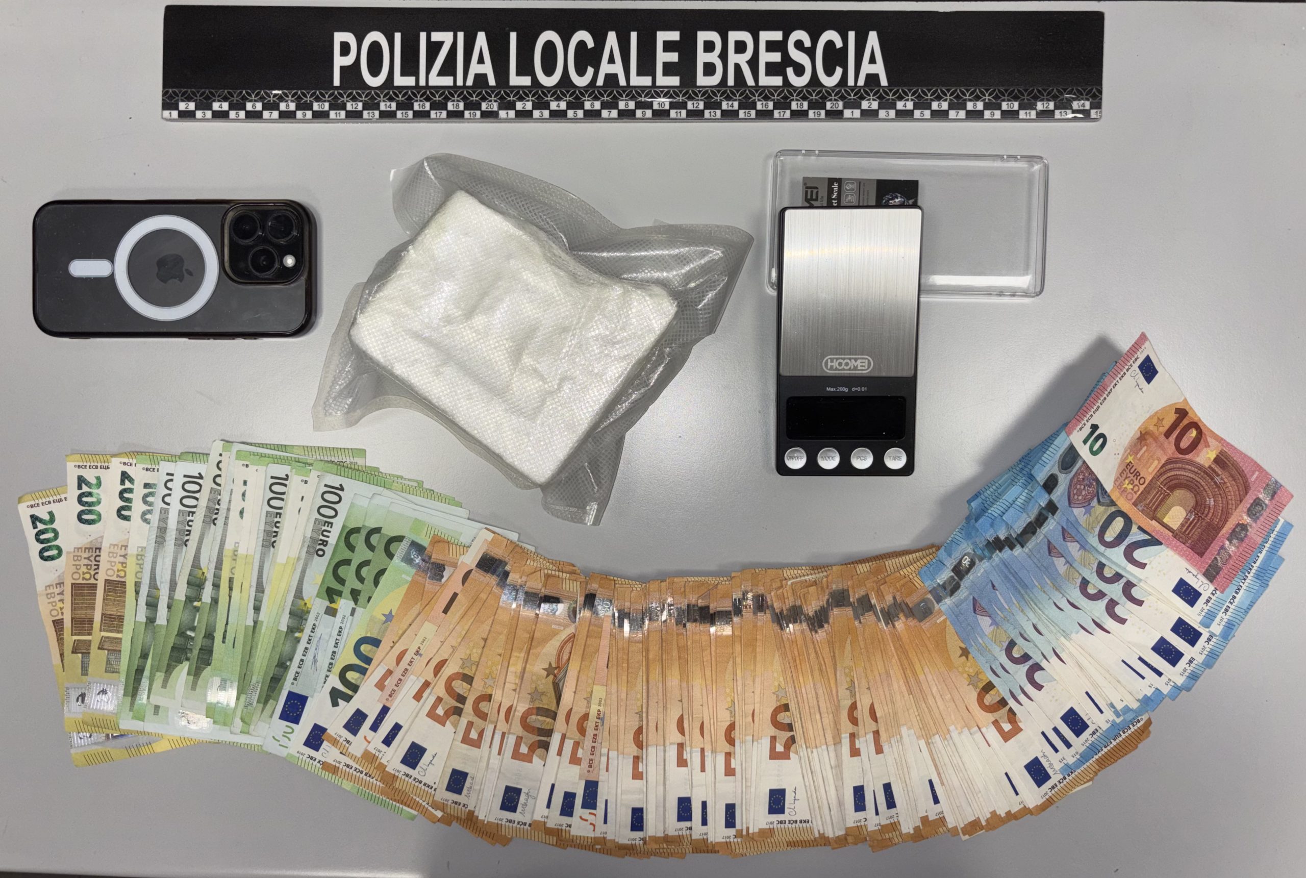 Al momento stai visualizzando BRESCIA: LA POLIZIA LOCALE NUCLEO OPERATIVO IN AZIONE ARRESTI PER SPACCIO DI DROGA IN UN BAR DEL CENTRO