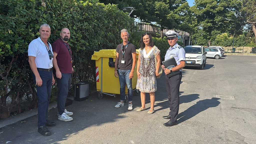 Al momento stai visualizzando Emergenza topi a Pesaro, sopralluogo in via Canale. L’assessora Conti: «In arrivo un piano straordinario di derattizzazione