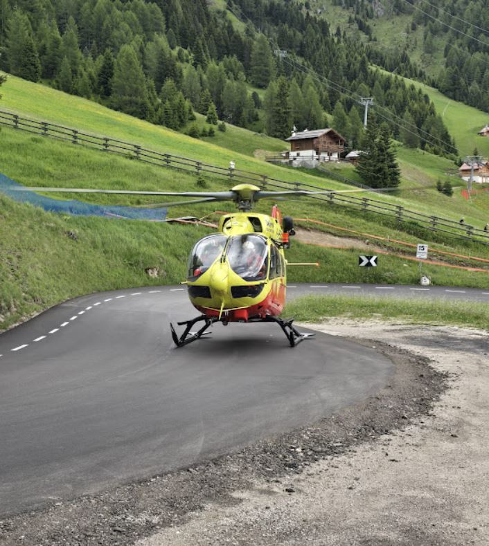 Al momento stai visualizzando Incidente in moto sul Passo Pordoi: finisce nella scarpata per trenta metri, salvato dal Soccorso Alpino