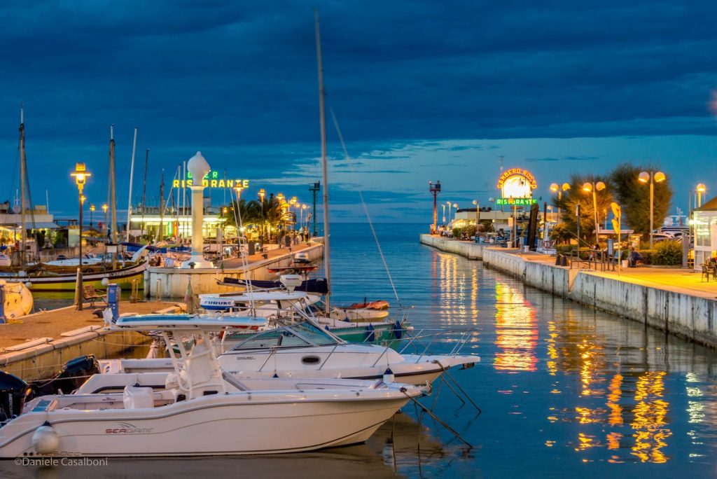 Scopri di più sull'articolo Riccione, risolto il guasto alla draga: revocato il divieto temporaneo di balneazione al porto canale