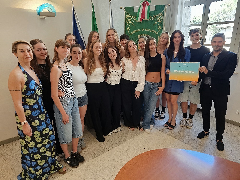 Al momento stai visualizzando Orgoglio Riccione: la scuola Dance Center vola a Madrid come Ambasciatrice della città nel mondo