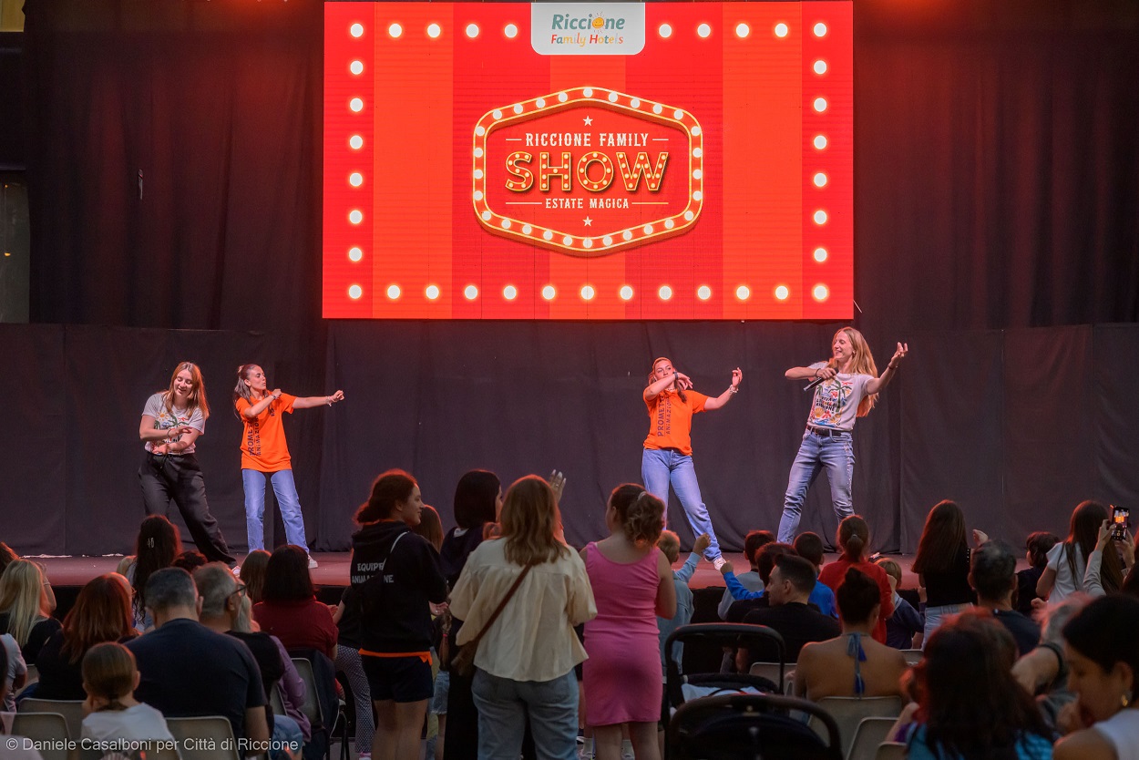Al momento stai visualizzando Riccione Family Show: tra magia e comicità continua l’estate per bambini e famiglie