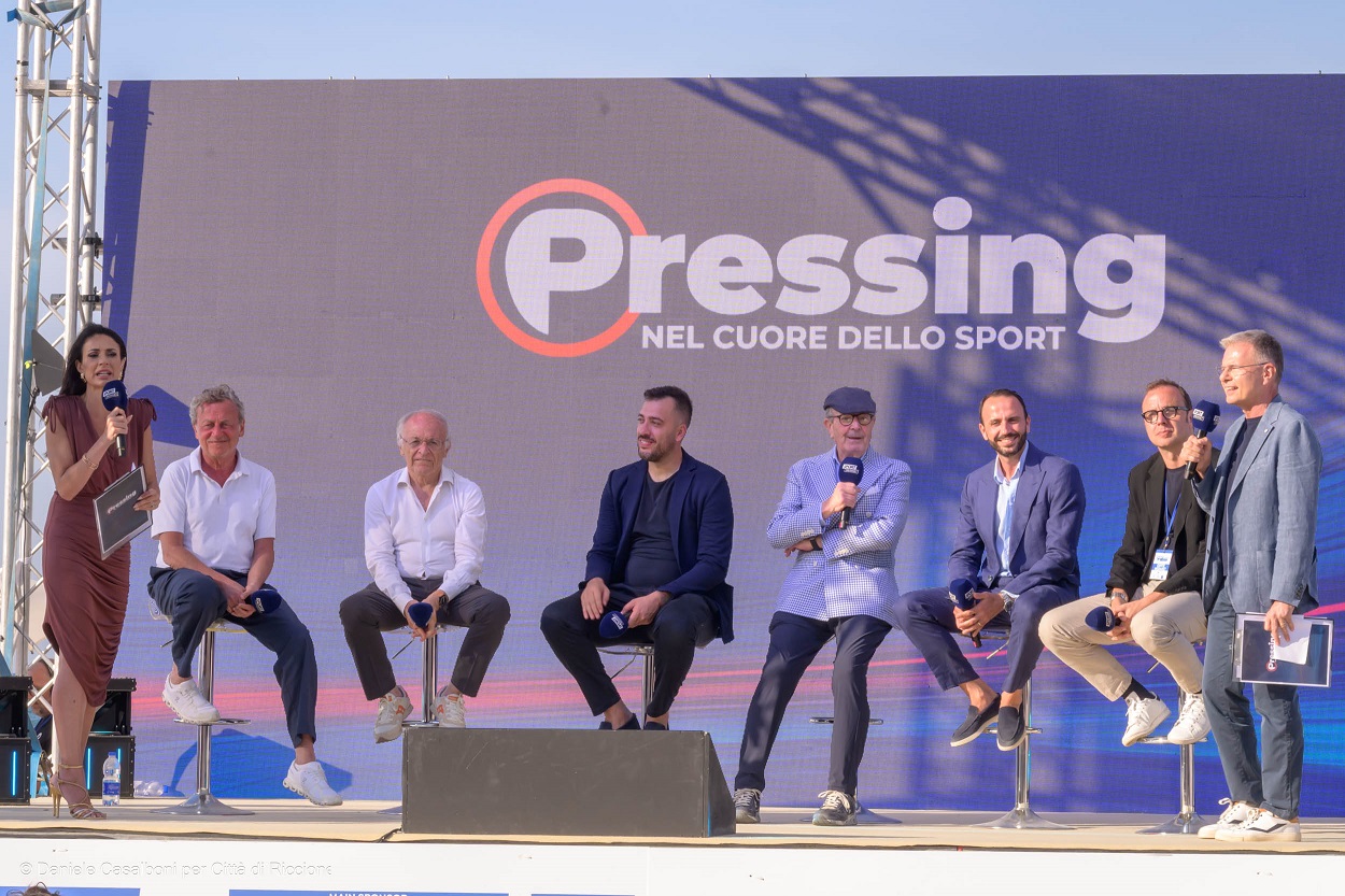 Al momento stai visualizzando SportMediaset Live Riccione 2026: sport sulla sabbia e grandi protagonisti del calcio in piazzale San Martino