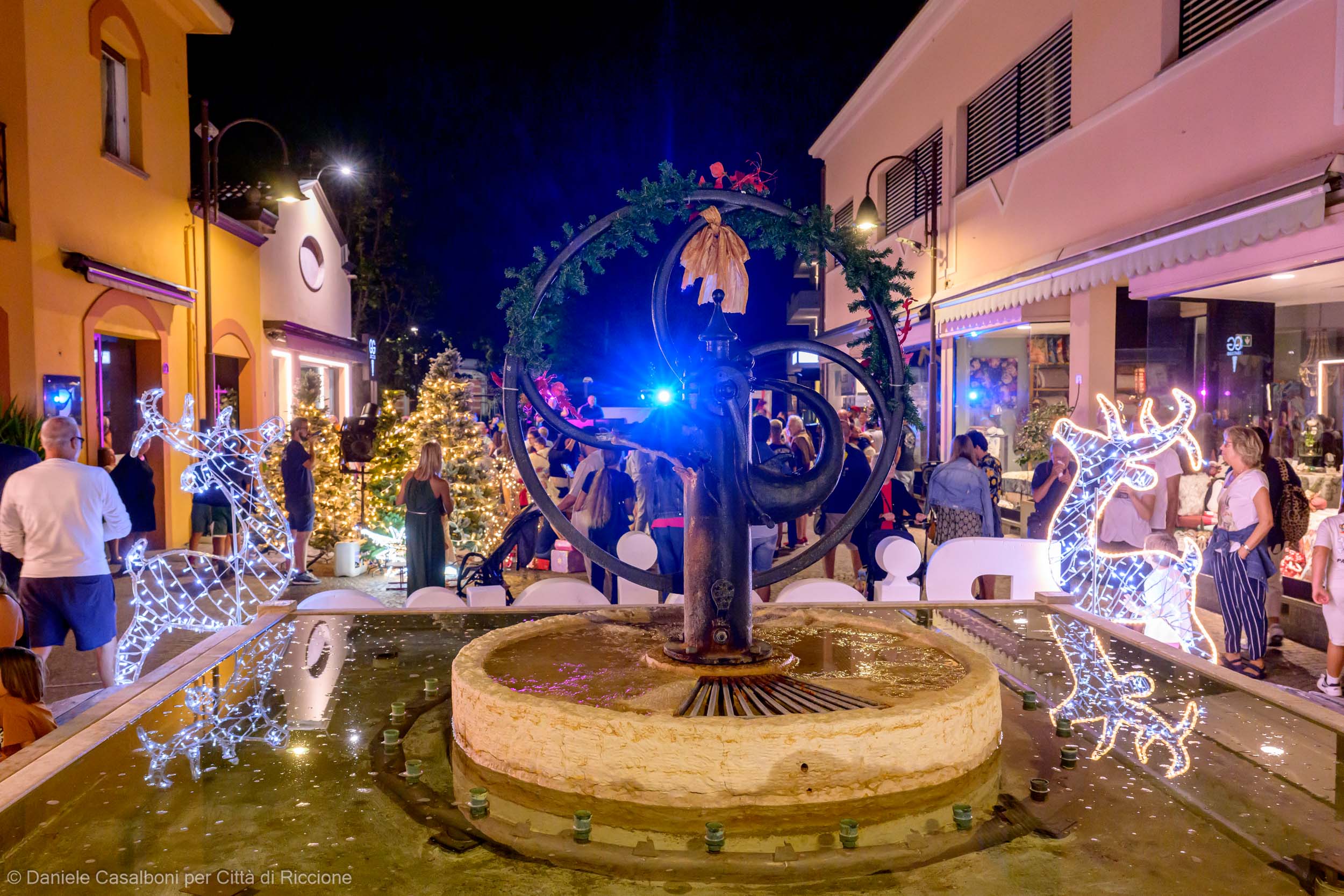 Al momento stai visualizzando Riccione Paese: mercatini e magia di Natale per illuminare le serate estive