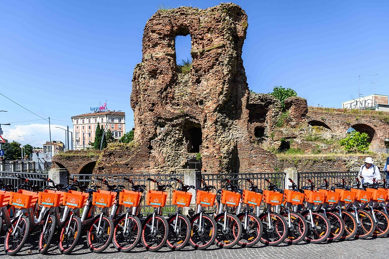 Al momento stai visualizzando Bologna regina della bici: FIAB conferma i 5 “bikesmile” e la Città 30 conquista gli esperti internazionali