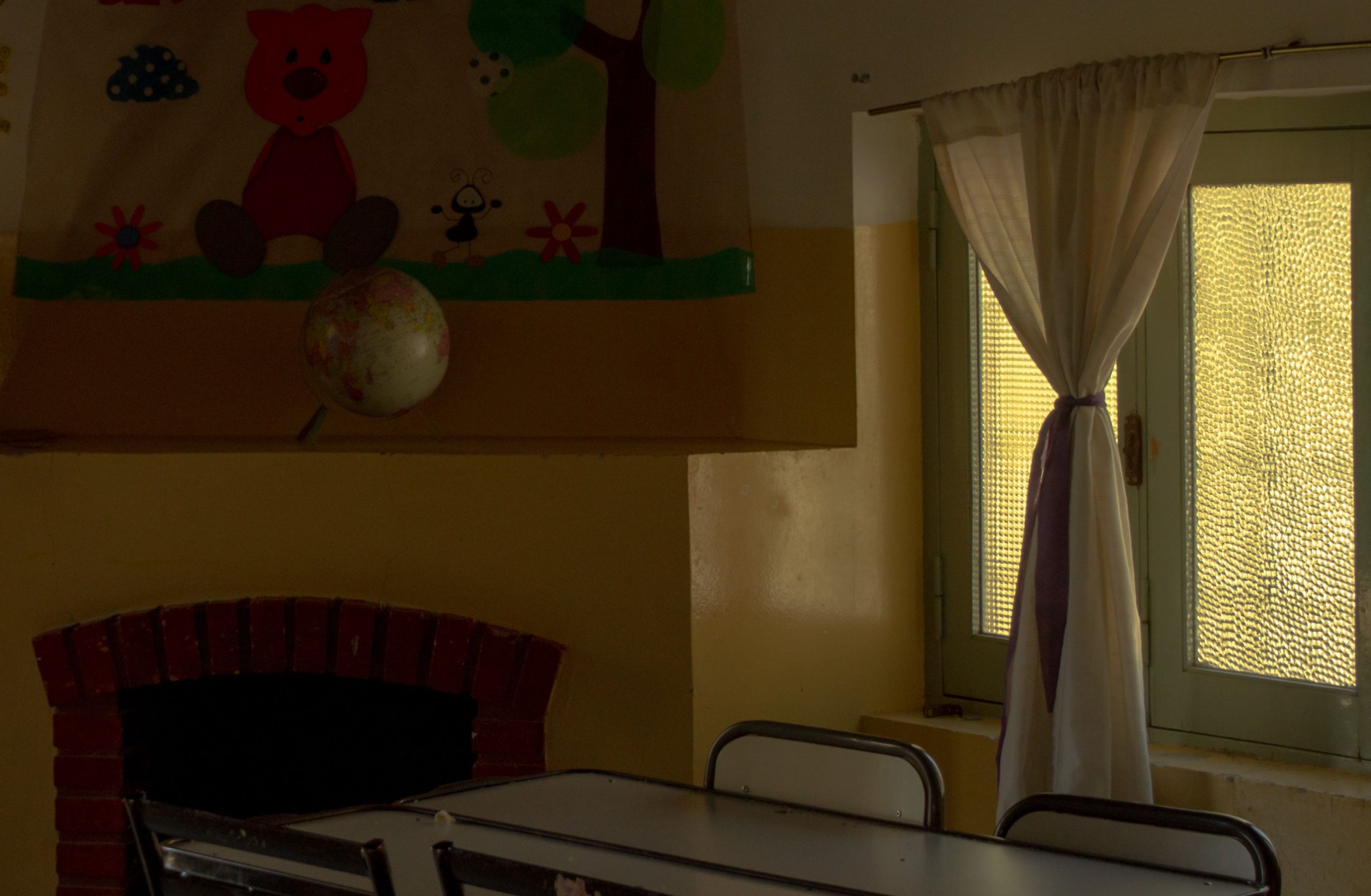 Discover an abandoned classroom in Rivadavia, Mendoza, Argentina, capturing an old atmosphere and warm vibe.