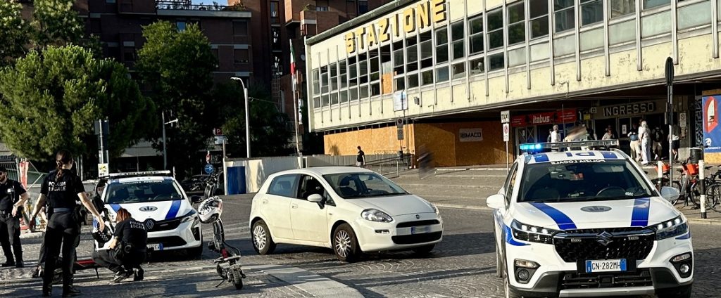 Scopri di più sull'articolo Bologna, sicurezza in zona stazione: raffica di interventi e controlli anti-degrado della Polizia Locale
