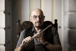 Scopri di più sull'articolo I Jethro Tull a Cagliari per la prima edizione di “Frequenze”, il progetto tra spettacolo e cultura
