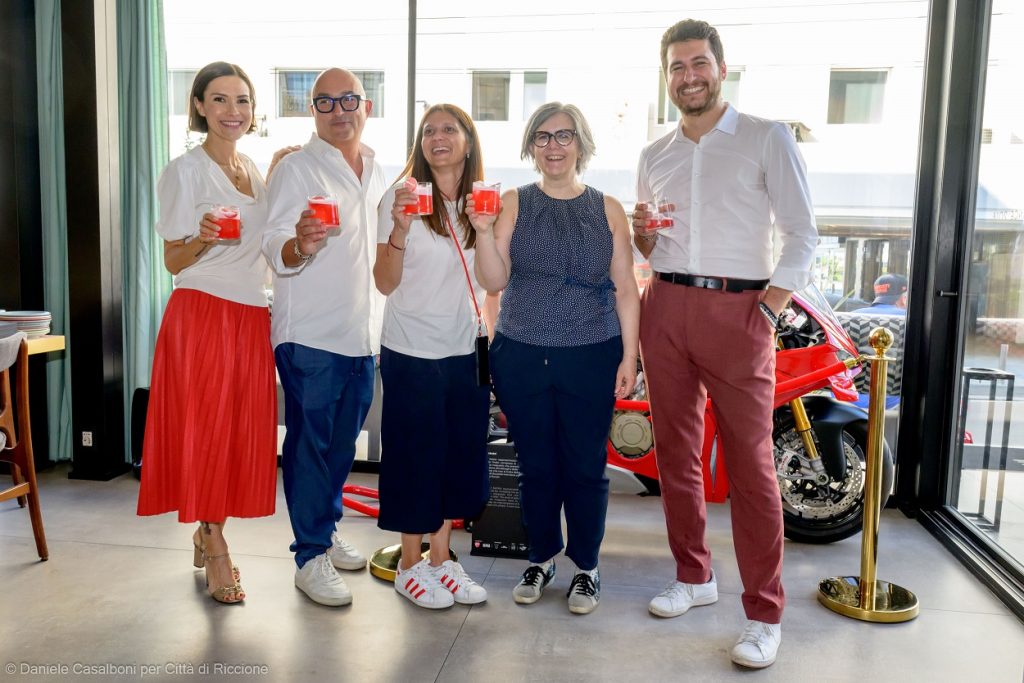 Scopri di più sull'articolo Il grande design Ducati conquista Riccione: inaugurata l’esposizione “Feeling Designed by Ducati”