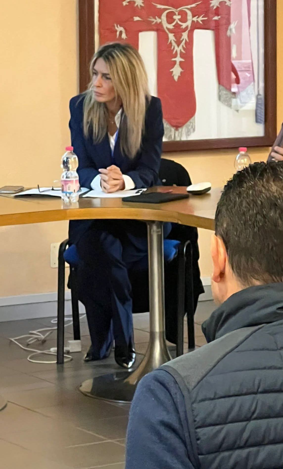 Al momento stai visualizzando LISA MOLTENI: “FRONTALIERI, RISTORNI E ZES: IL GOVERNO HA FALLITO ORA BASTA SCARICARE SUI TERRITORI LE CONSEGUENZE DELL’IMMOBILISMO POLITICO”