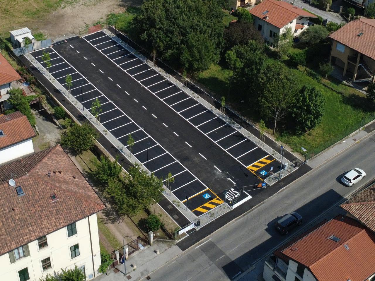 Al momento stai visualizzando ERBA: CAPRANI ANNUNCI NUOVI PARCHEGGI AD ARCELLASCO ZOFFILI VUOLE ANCHE QUELLI ROSA