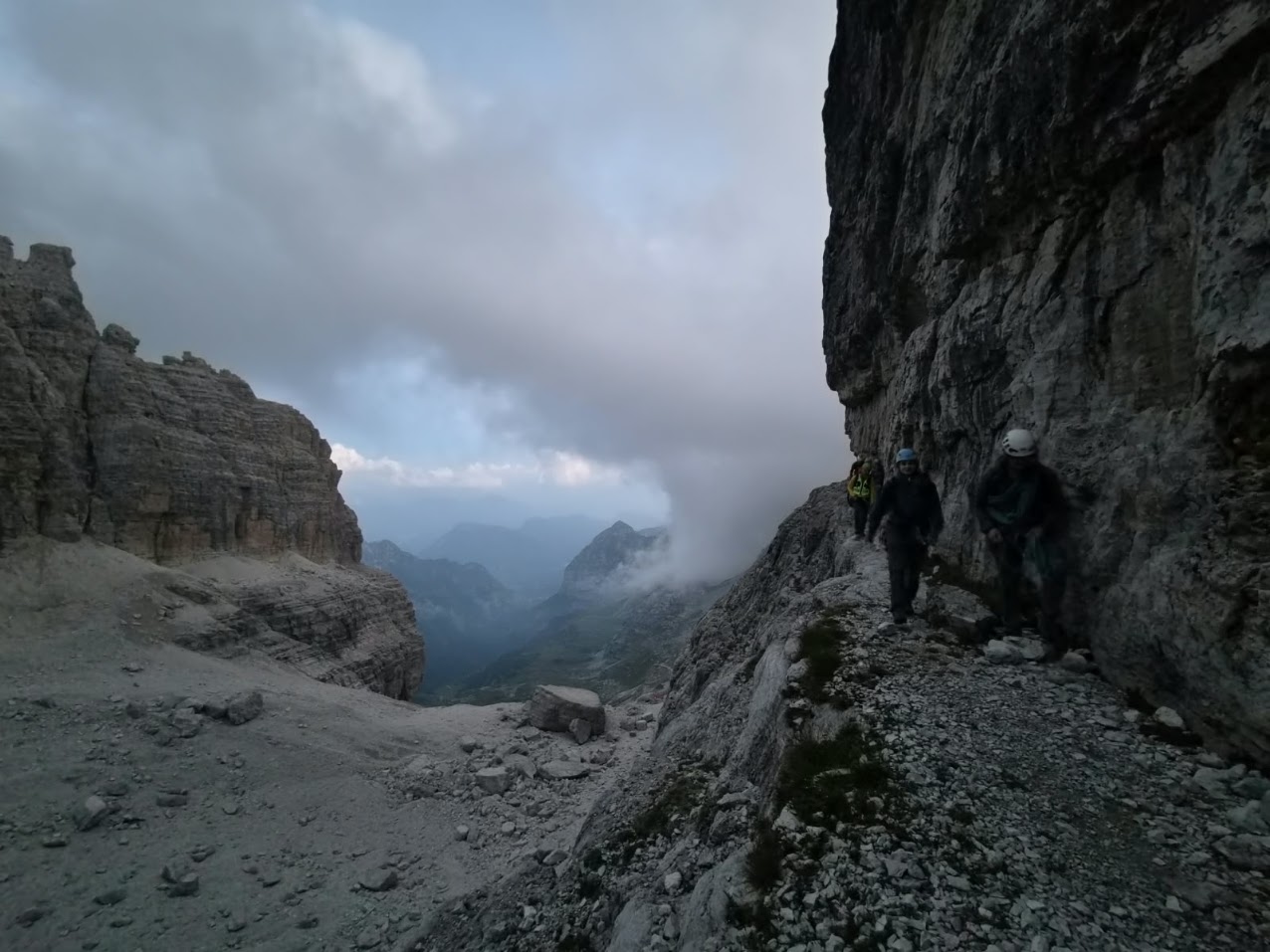 Al momento stai visualizzando Trentino, notte di soccorsi in quota: recuperati alpinisti tra Marmolada, Valle del Sarca e Dolomiti di Brenta