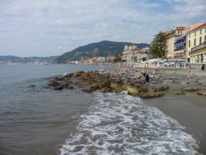 Scopri di più sull'articolo Alassio di tutti all’attacco sulla gestione turistica: “Un singolo evento non fa programmazione”