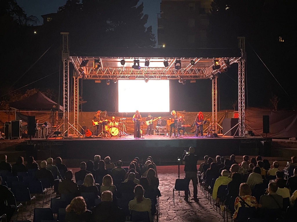 Al momento stai visualizzando Falconara Marittima celebra i 100 anni della Route 66: martedì all’Arena Parco Kennedy arriva “On The Road Again”