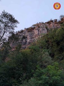 Scopri di più sull'articolo Paura sopra Erba, escursionista resta bloccato tra i rovi: salvato dal Soccorso Alpino nei pressi del Buco del Piombo