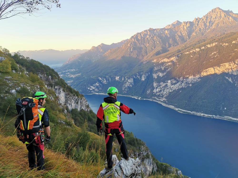 Al momento stai visualizzando Fungaioli nei boschi lecchesi e lombardi: i consigli del Soccorso Alpino per evitare pericoli e infortuni