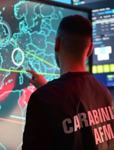 Scopri di più sull'articolo Fabbrica di soldi falsi e traffico internazionale: blitz “Small Tower”, 5 in manette