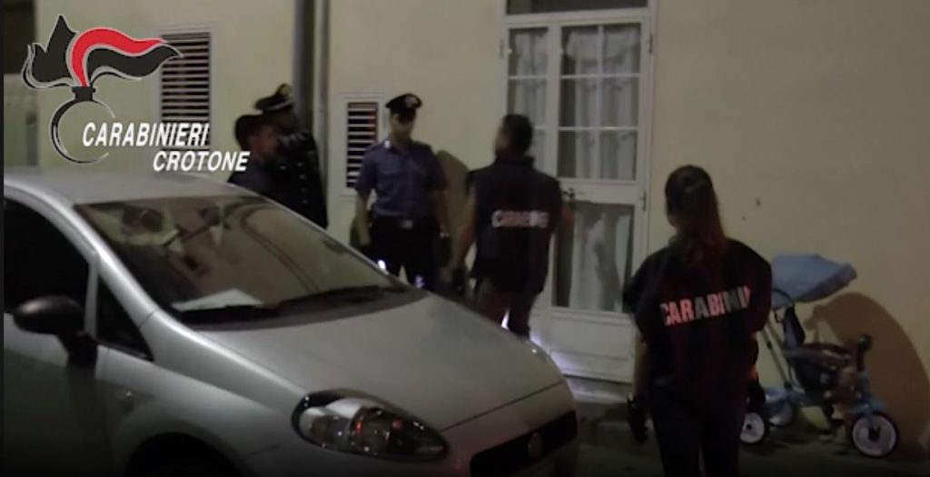 Scopri di più sull'articolo Blitz “Medusa” tra Crotone e Isola Capo Rizzuto: smantellata rete di prostituzione, sequestrato un hotel