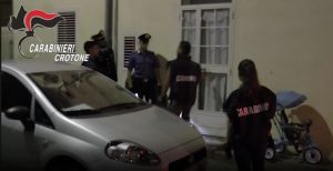 Scopri di più sull'articolo Blitz “Medusa” tra Crotone e Isola Capo Rizzuto: smantellata rete di prostituzione, sequestrato un hotel