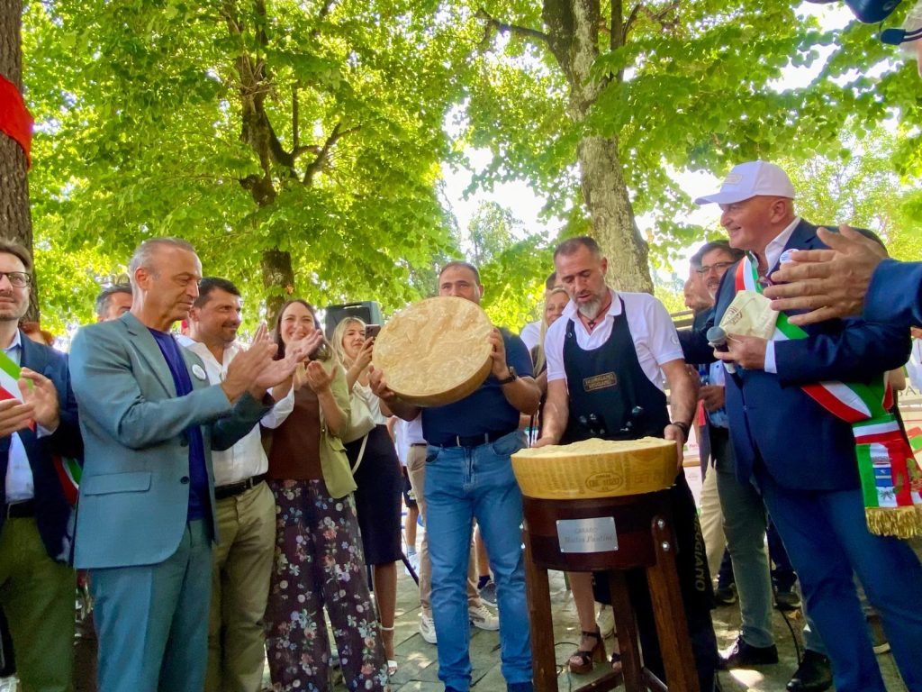 Scopri di più sull'articolo Casina festeggia la 60ª Fiera del Parmigiano Reggiano