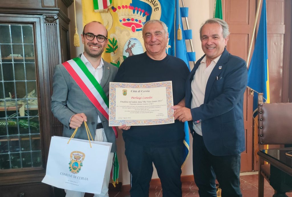 Scopri di più sull'articolo Cervia, il Sindaco e il Vicesindaco incontrano Pierluigi Lunedei, finalista di “The Voice Senior”