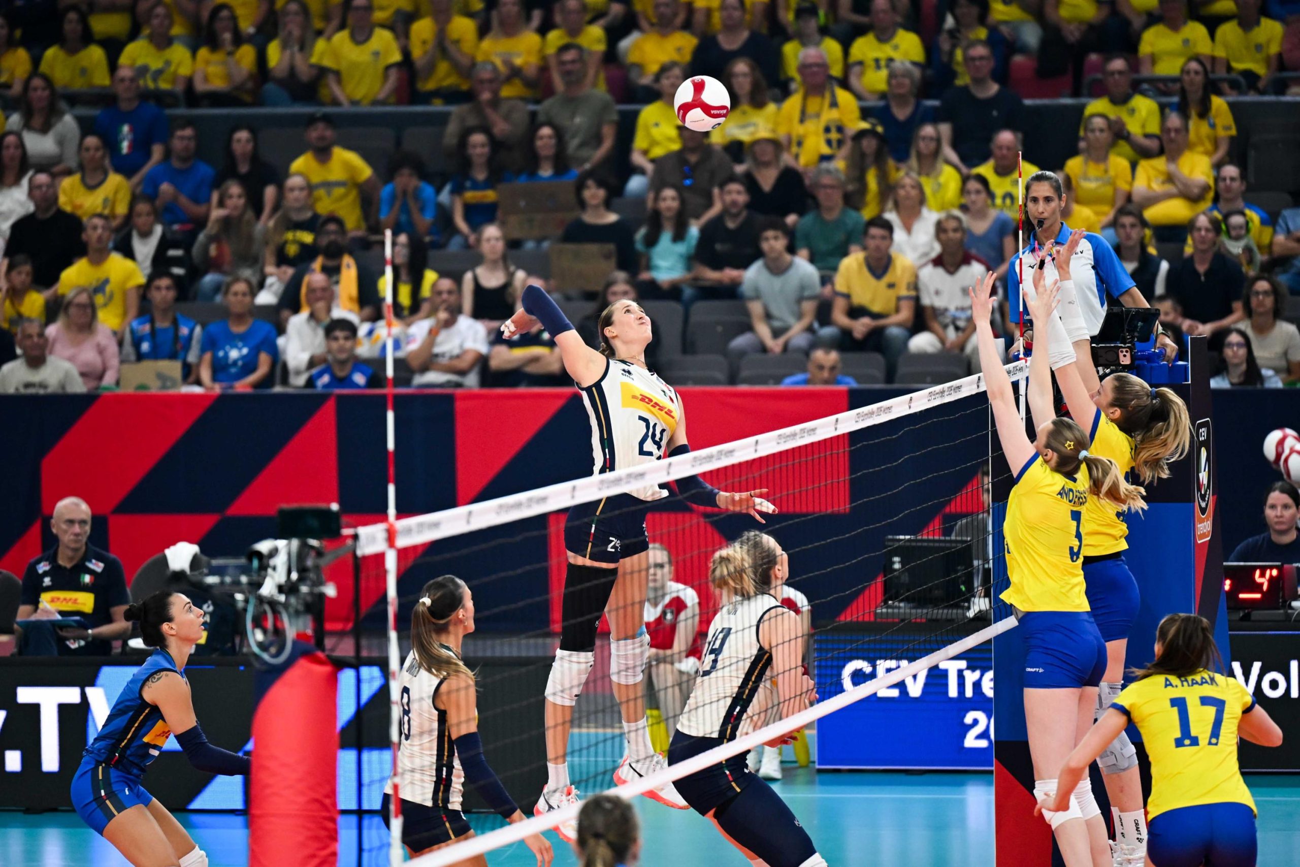 Al momento stai visualizzando Europei Femminili: Italia pronta a tornare in campo, domani la sfida contro la Slovacchia