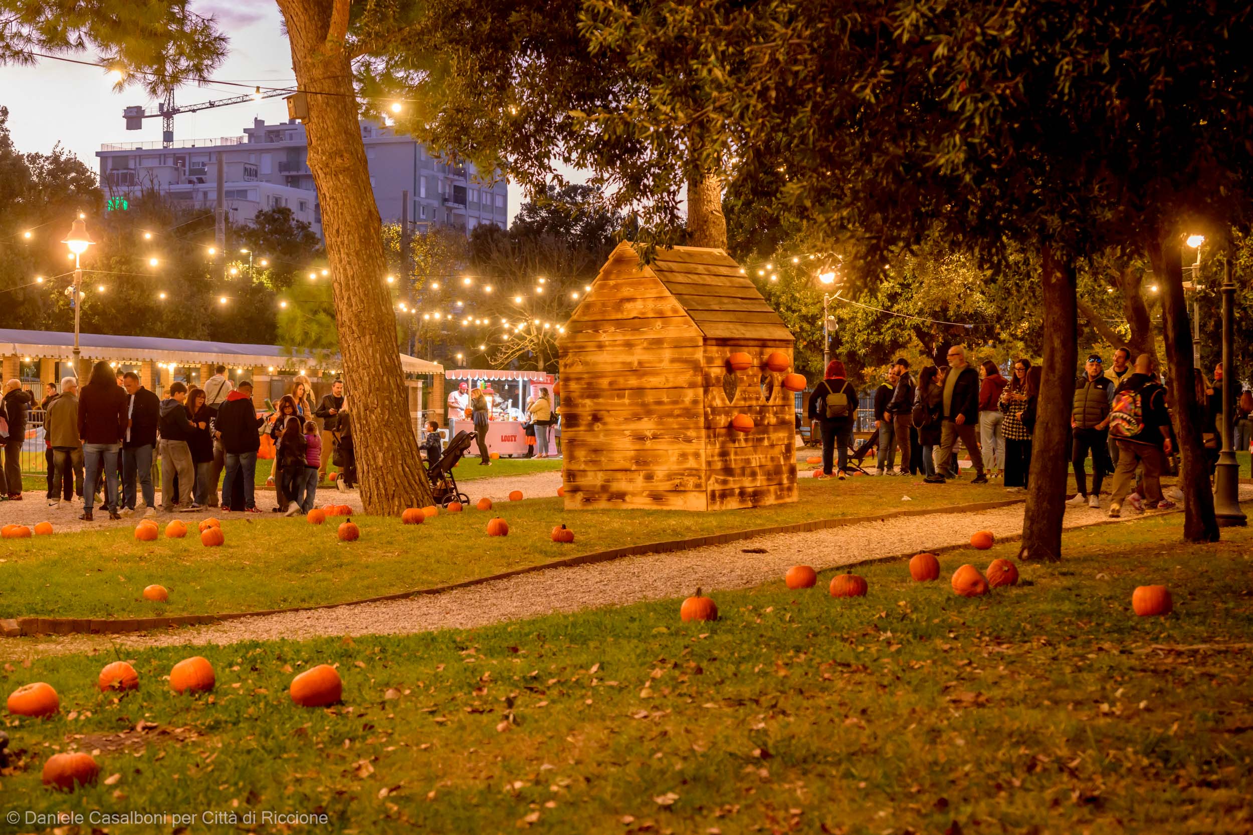 Al momento stai visualizzando Halloween a Riccione, torna l’iconica ruota panoramica insieme a “Il Parco delle zucche” e alle iniziative per i più piccoli