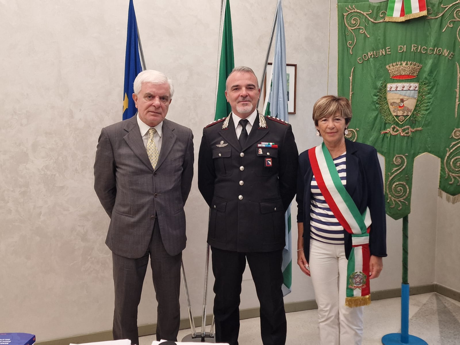 Al momento stai visualizzando Riccione, la sindaca Angelini e l’assessore Capocasa ricevono il nuovo comandante provinciale dei Carabinieri Credidio