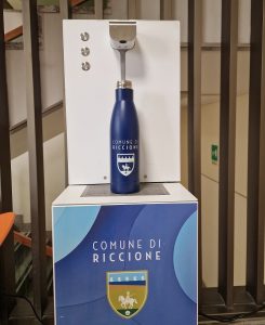 Scopri di più sull'articolo Riccione più green e plastic free: installati dieci nuovi distributori d’acqua in scuole, uffici e impianti sportivi
