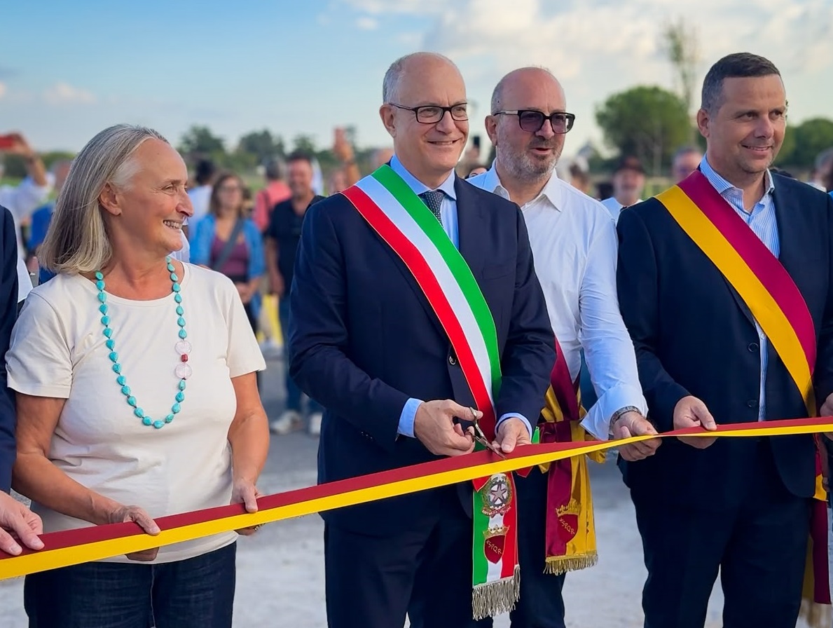 Al momento stai visualizzando Roma, novità al Parco di Centocelle: il Sindaco Gualtieri e l’Assessora Alfonsi aprono il nuovo playground e la piazza verde