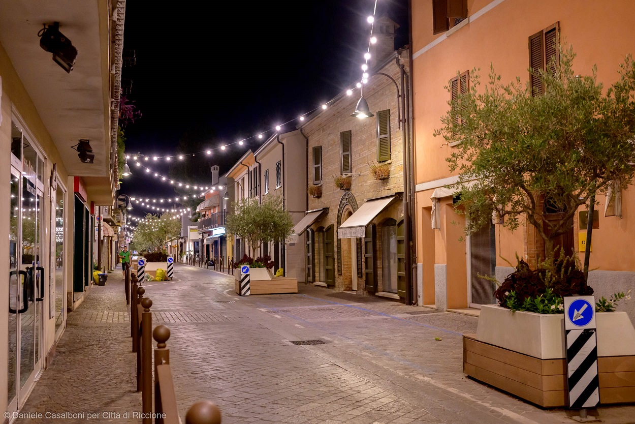 Al momento stai visualizzando Riccione Paese, grande partecipazione per l’ultima “Passeggiata storica” dell’estate