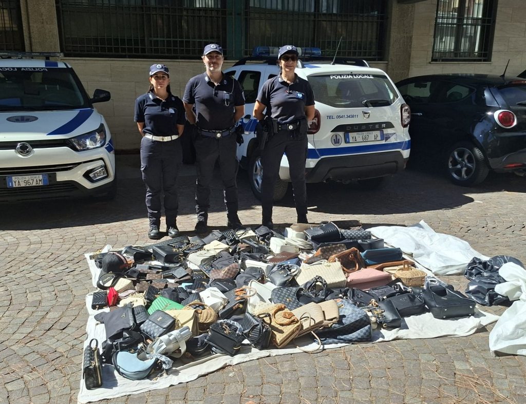 Scopri di più sull'articolo Bellaria Igea Marina, antiabusivismo e monopattini: nuovi sequestri e verbali della Polizia Locale