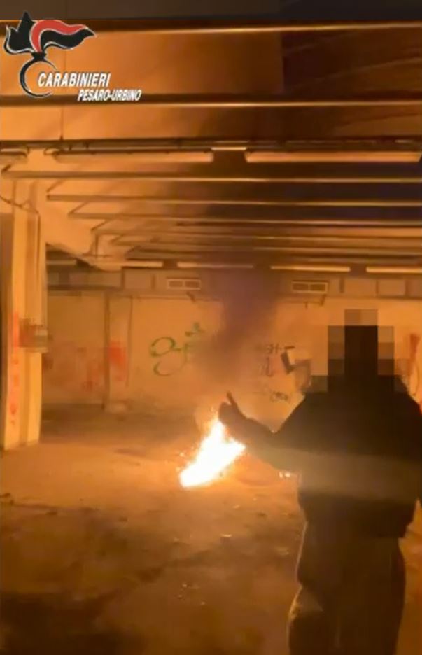 Al momento stai visualizzando Bombe artigianali nelle mani dei ragazzi: maxi operazione dei Carabinieri a Pesaro