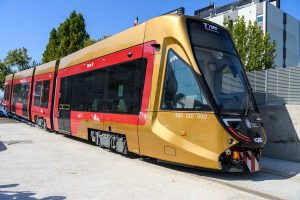 Scopri di più sull'articolo Trasporti a Bologna: arrivato dalla Spagna il primo tram CAF, al via i test su strada