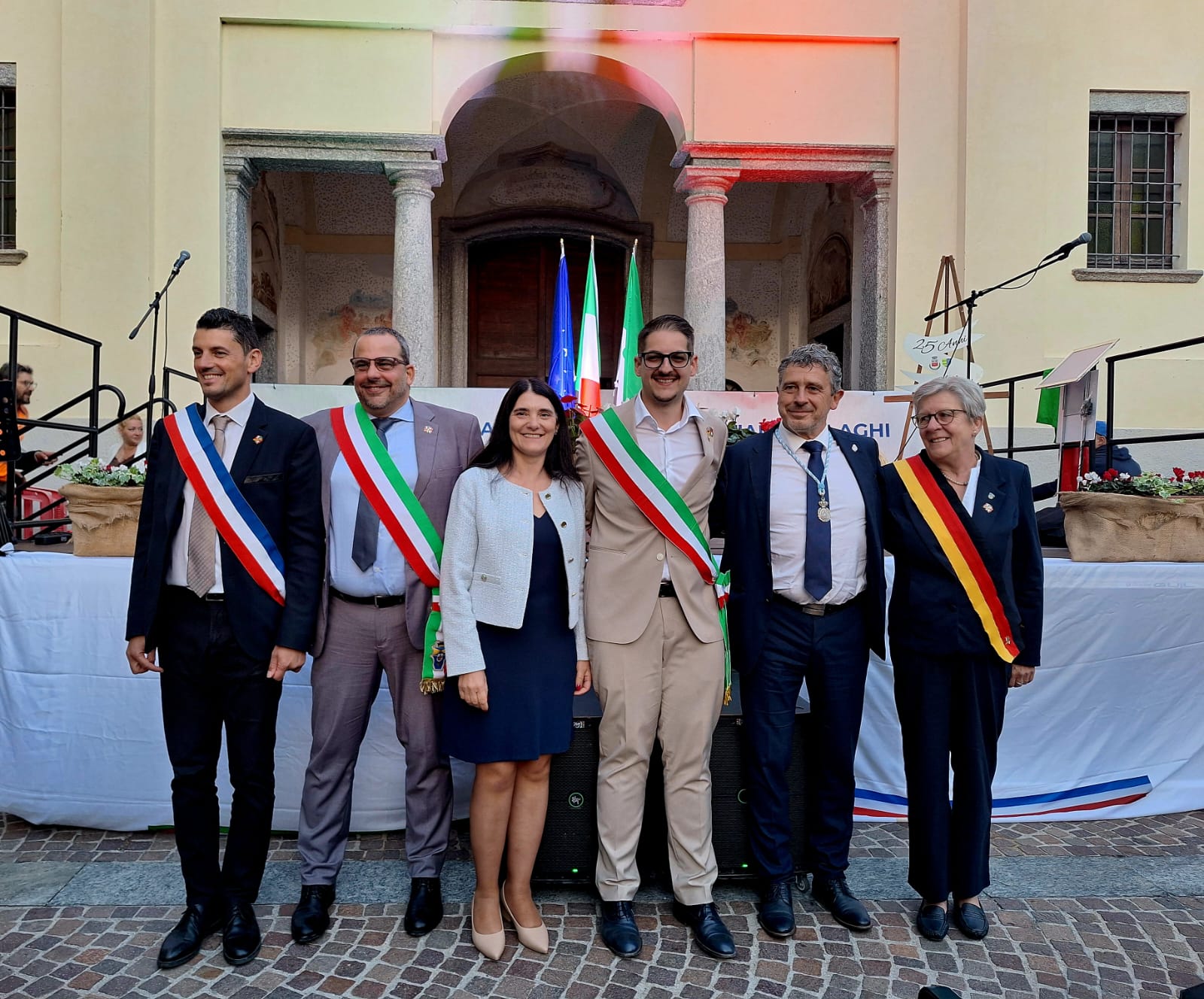 Al momento stai visualizzando Festa del Cavallo ad Asso: record di presenze per lo storico traguardo dei 25 anni con la comunità di Saint-Péray